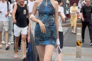 好美！好绝！许诺旗袍造型炸街，1米96的身高走出超模气场